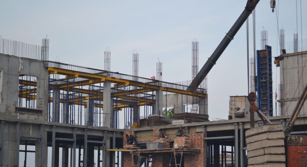 Строительство школы в Белом Яре. Фото пресс-службы Минстроя РХ Строительство школы в Белом Яре. Фото пресс-службы Минстроя РХ