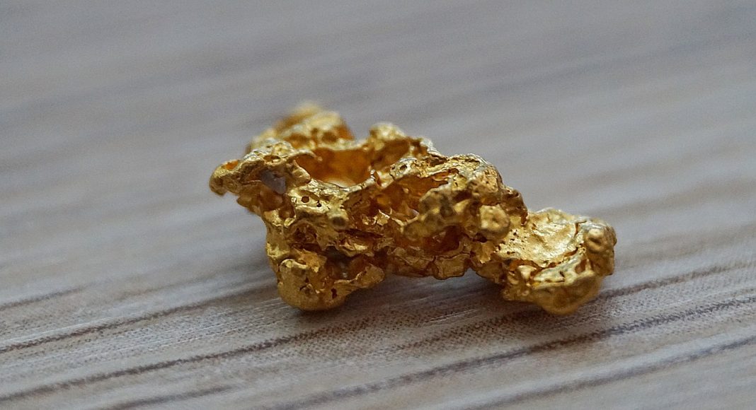 Золото. Самородок. Изображение из фотобанка