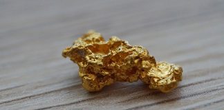 Золото. Самородок. Изображение из фотобанка