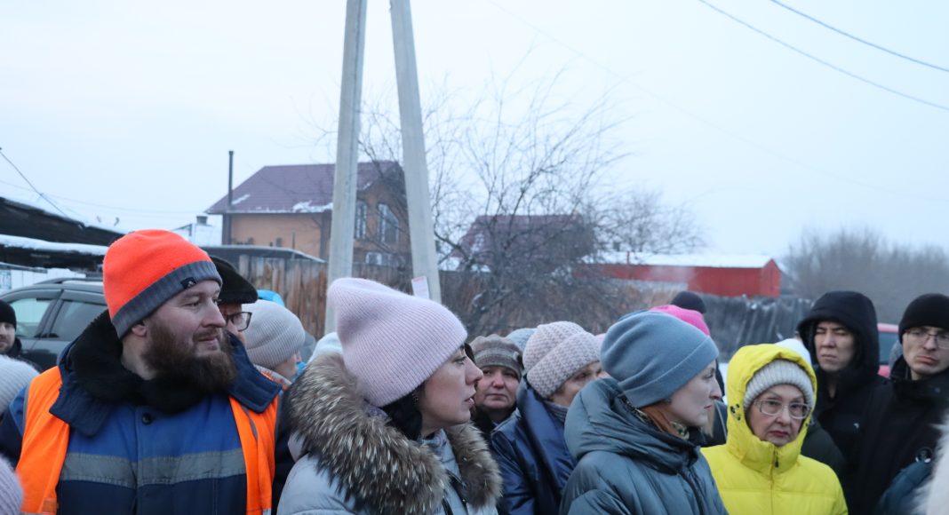 Сход на Полярном. Фото Администрации Абакана