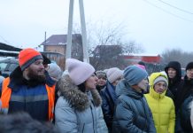 Сход на Полярном. Фото Администрации Абакана