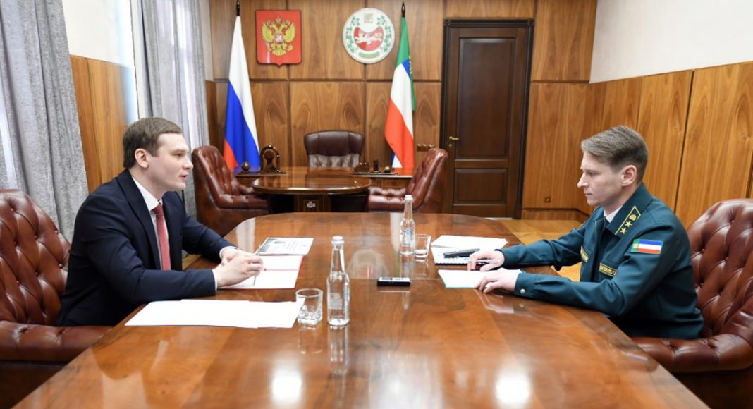 Валентин Коновалов и Олег Матвиенко. Фото пресс-службы главы Хакасии