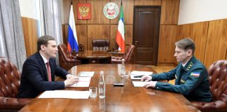 Валентин Коновалов и Олег Матвиенко. Фото пресс-службы главы Хакасии