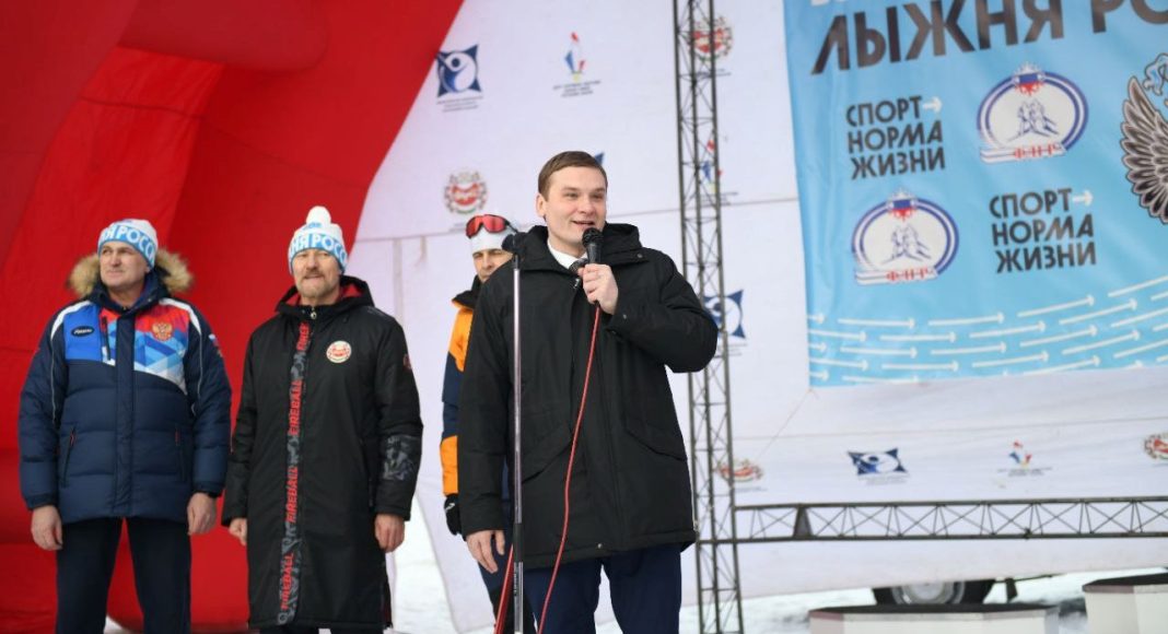 Глава Хакасии на Лыжне России. Фото со страницы Валентина Коновалова