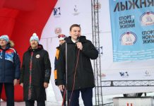 Глава Хакасии на Лыжне России. Фото со страницы Валентина Коновалова