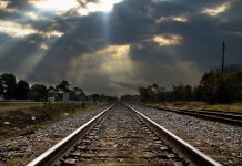 Железная дорога. Изображение из фотобанка