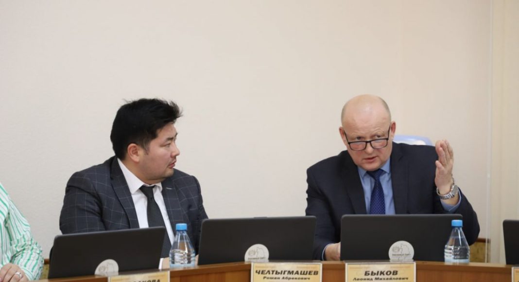 Роман Челтыгмашев и Леонид Быков. Фото с сайта ЕР