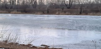 Тонкий лёд. Фото предоставлено пресс-службой Управление по ГО, ЧС и ПБ Республики Хакасия