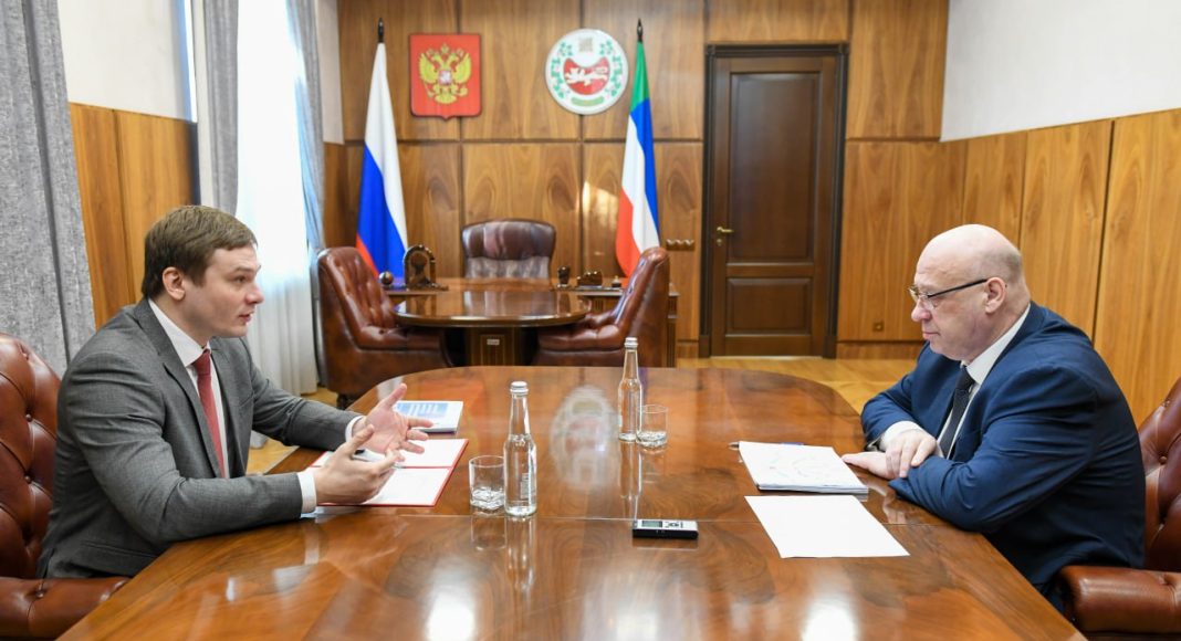 Коновалов и Ананьевский. Фото предоставлено пресс-службой главы Хакасии
