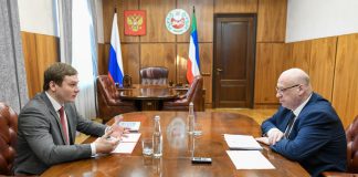 Коновалов и Ананьевский. Фото предоставлено пресс-службой главы Хакасии