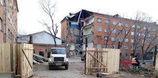 Аварийное общежитие. Фото со страницы Василия Белоногова