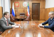 Валентин Коновалов и Дмитрий Левченко. Фото пресс-службы главы РХ