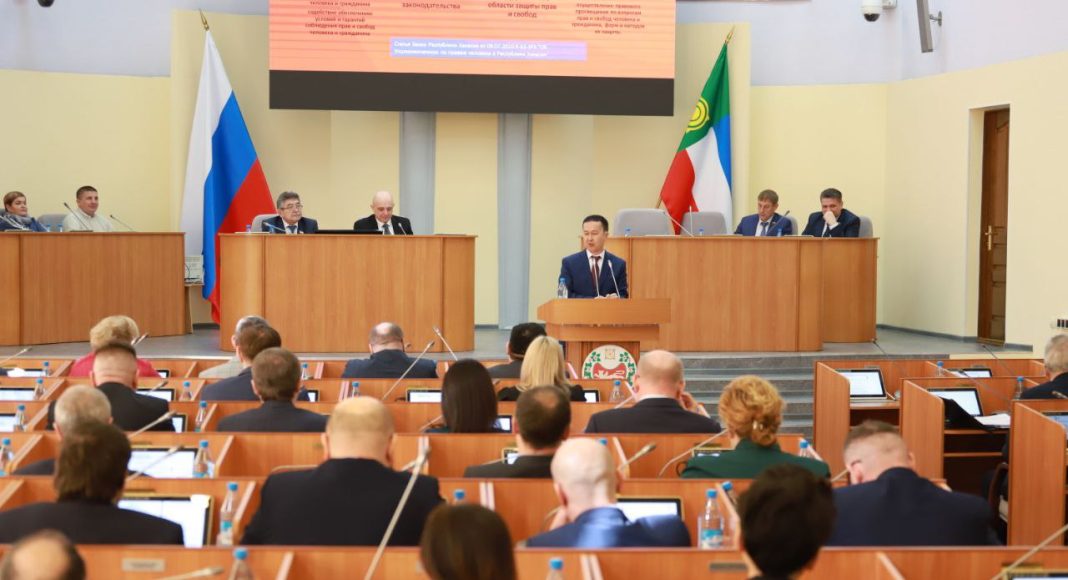 Андрей Шулбаев в Верховном Совете. Фото пресс-службы ВС РХ