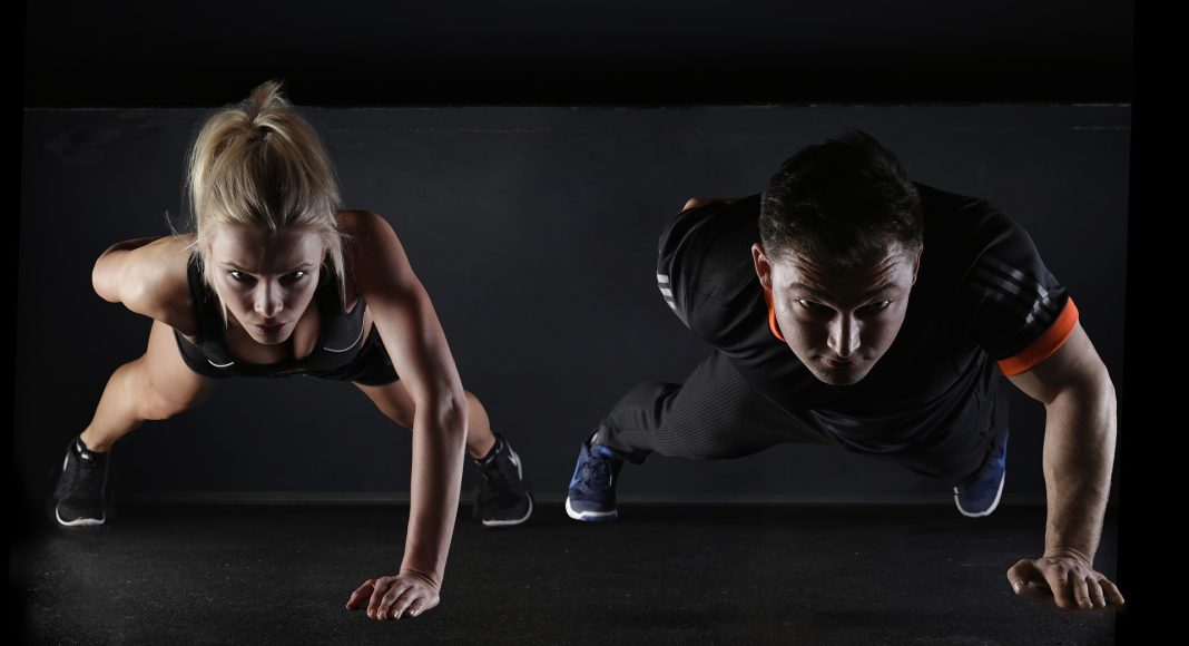 Зарядка. Тренировка. Изображение из фотобанка