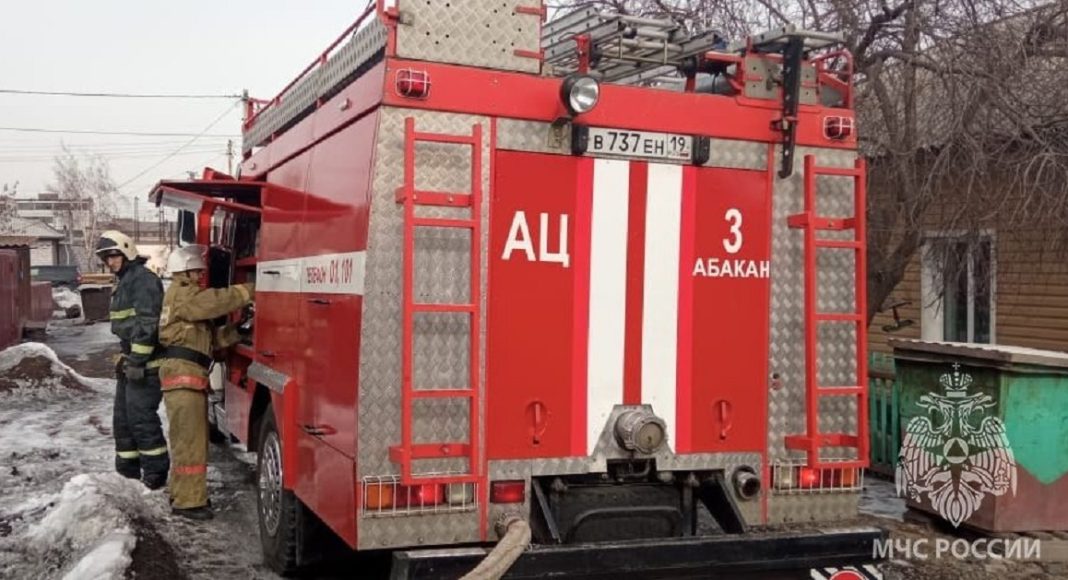 Пожарные. Фото МЧС по РХ Пожарные. Фото МЧС по РХ