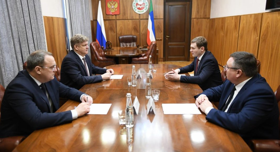 Серышев и Коновалов. Фото со страницы Главы Хакасии Серышев и Коновалов. Фото со страницы Главы Хакасии