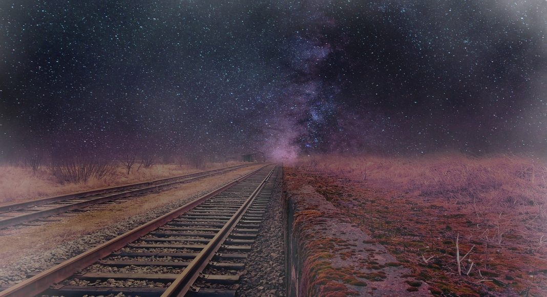 Неизвестность. Дорога. Иллюзия. Изображение из фотобанка