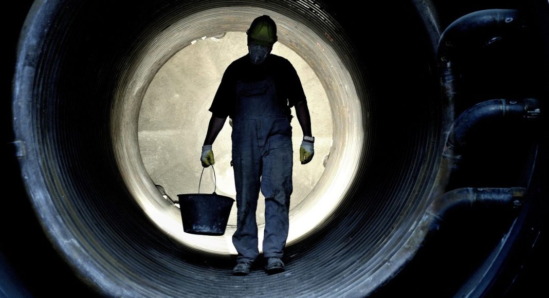 Рабочие. Производство. Изображение из фотобанка