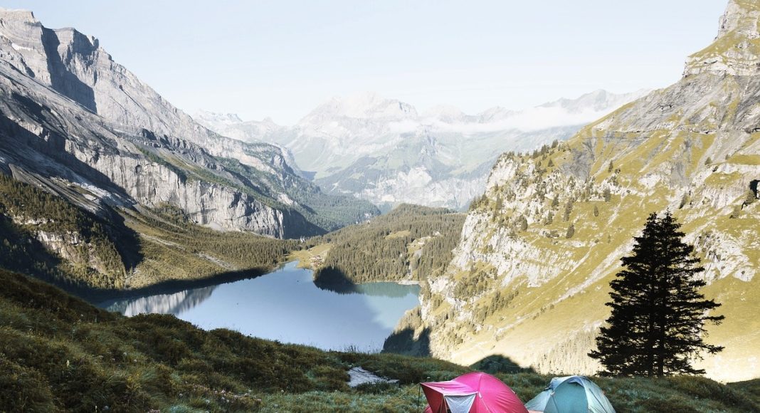 Отдых на природе. Изображение из фотобанка