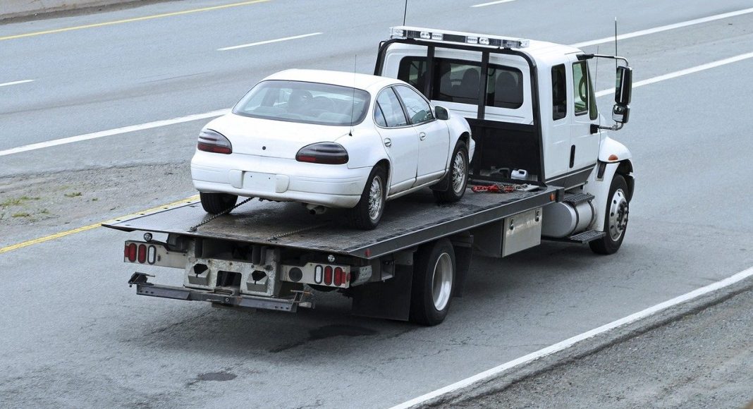 Эвакуатор. Изображение из фотобанка