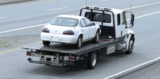 Эвакуатор. Изображение из фотобанка