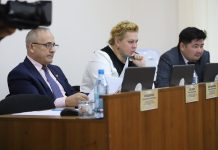 Иван Вагнер на президиуме. Фото пресс-службы Верховного Совета РХ