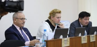 Иван Вагнер на президиуме. Фото пресс-службы Верховного Совета РХ