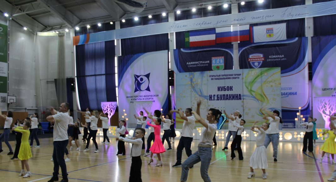 Танцы. Фото предоставлено Администрацией Абакана