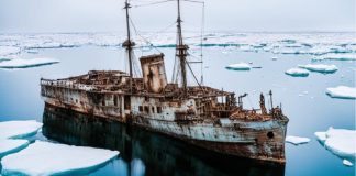 Старый корабль. Изображение kandinsky