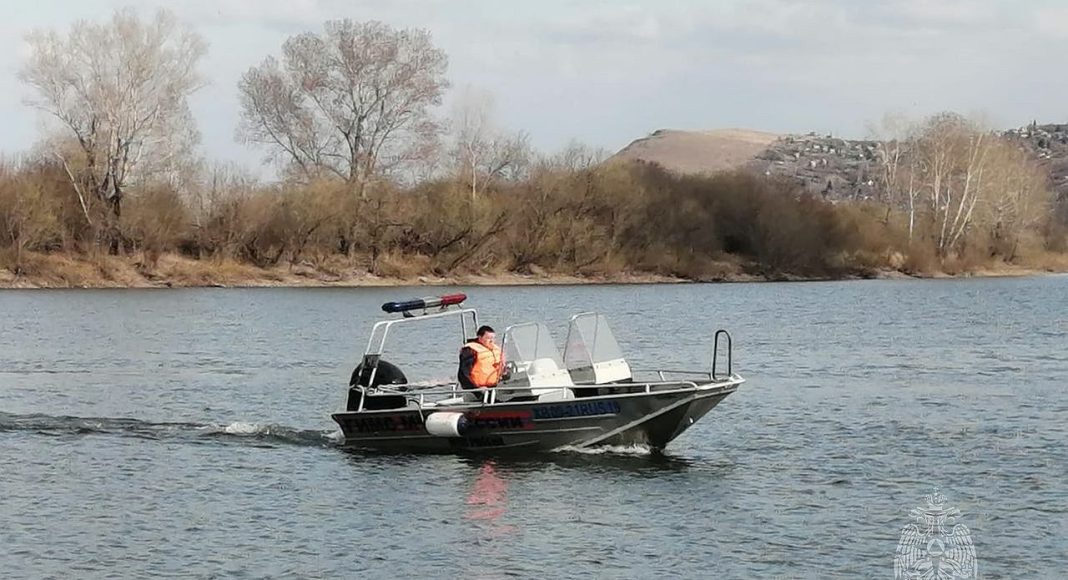 Катер. Фото МЧС по РХ