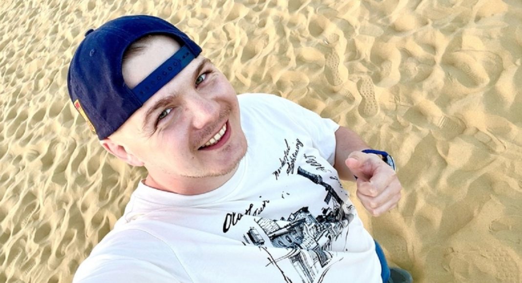 Михаил Молчанов и песок. Фото из социальной сети