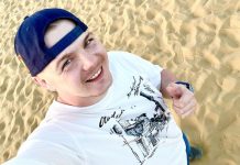 Михаил Молчанов и песок. Фото из социальной сети