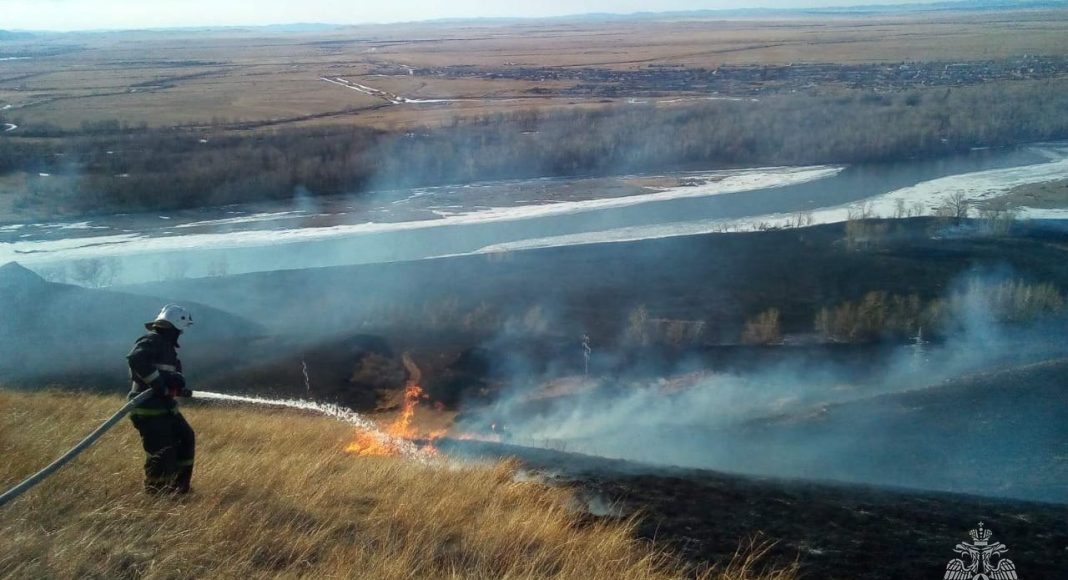 Пал травы. Фото МЧС по РХ Пал травы. Фото МЧС по РХ