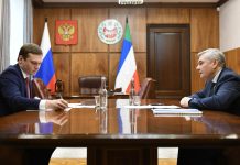 Валентин Коновалов и Павел Акилин. Фото компании "Россети"