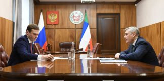 Валентин Коновалов и Павел Акилин. Фото компании "Россети"