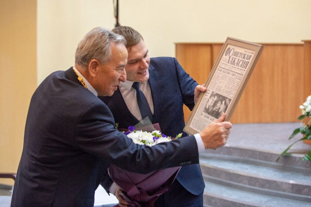 Штыгашев и Коновалов. Фото пресс-службы главы Хакасии