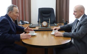 Почему работа Верховного Совета Хакасии по принципу «вперёд в прошлое» может быть неплохим вариантом Штыгашев и Сокол. Фото со страницы Сергея Сокола