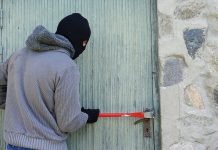 Воровство. Кража. Изображение из фотобанка