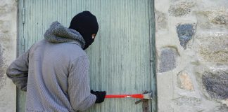 Воровство. Кража. Изображение из фотобанка