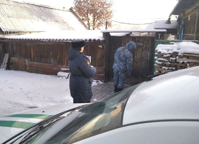 У дома. Фото предоставлено пресс-службой ФССП