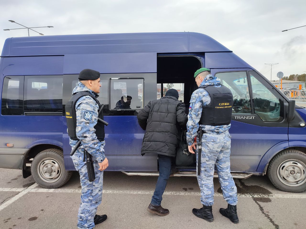 Судебные приставы Хакасии выдворили нелегальных мигрантов - Пульс Хакасии