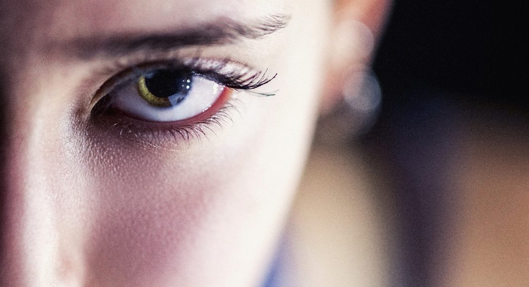 Взгляд. Изображение из фотобанка