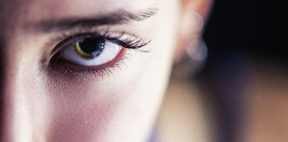 Взгляд. Изображение из фотобанка