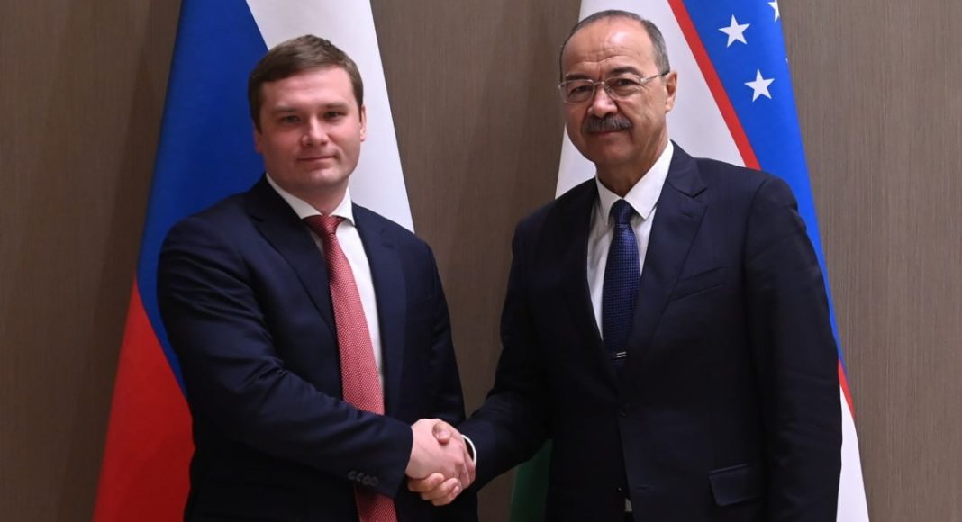 Валентин Коновалов и премьер-министр Узбекистана. Фото предоставлено пресс-службой главы РХ