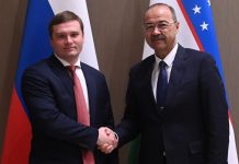 Валентин Коновалов и премьер-министр Узбекистана. Фото предоставлено пресс-службой главы РХ