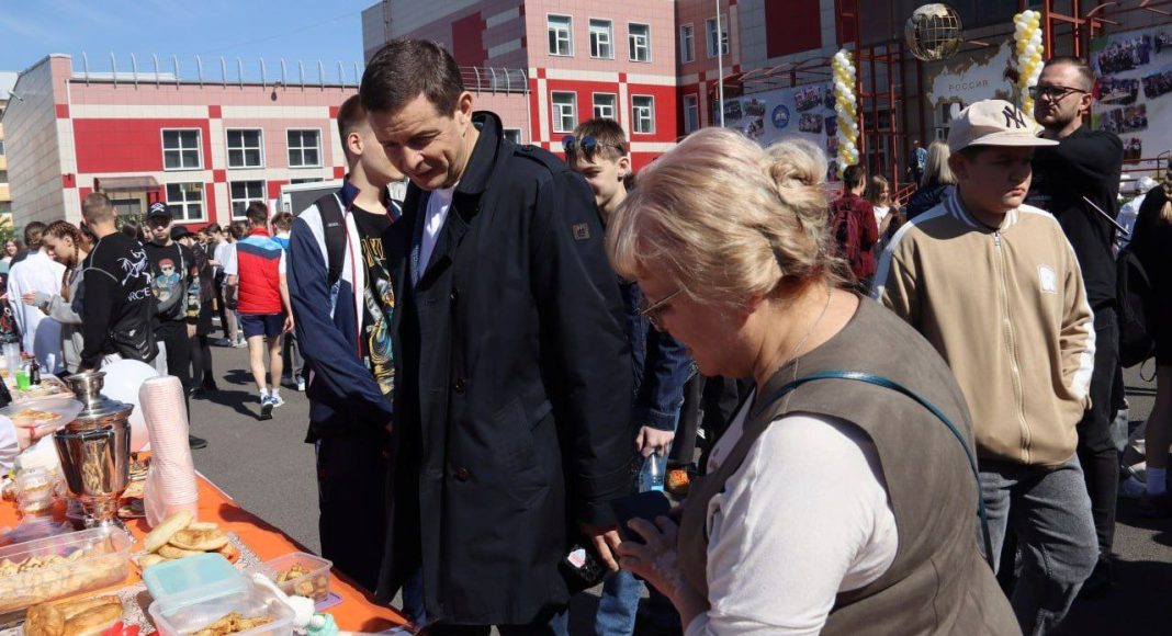 Алексей Лемин на празднике. Фото из телеграм-канала главы Абакана