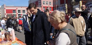 Алексей Лемин на празднике. Фото из телеграм-канала главы Абакана