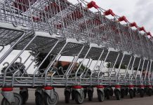 Продуктовые корзины. Изображение из фотобанка