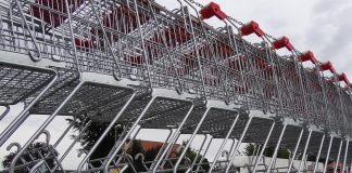 Продуктовые корзины. Изображение из фотобанка