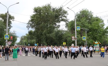 Даты выпускных и последних звонков будут общими по всей стране Шествие выпускников. Фото: Абакан.рф